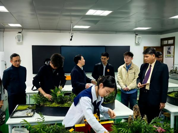 ̩��ְҵ����������ݰ����ϵ�ιۿ��졶΢�����������γ̽�ѧ